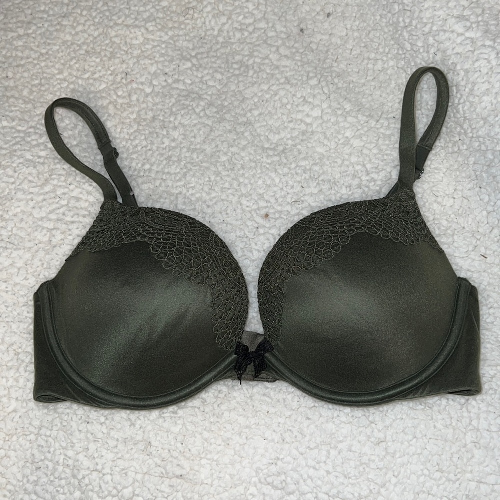 VICTORIA’S Secret bra